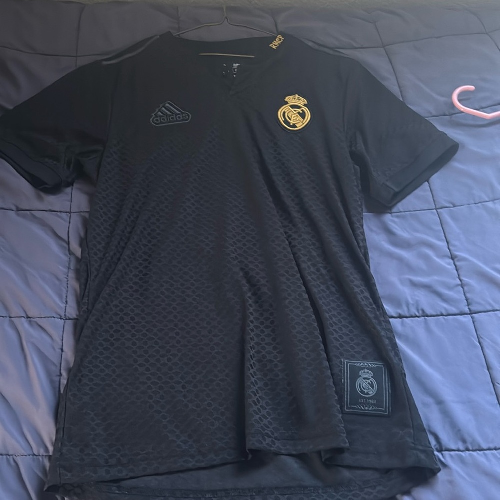 Adidas Black Real Madrid lifestyleler jersey men’s medium *used*